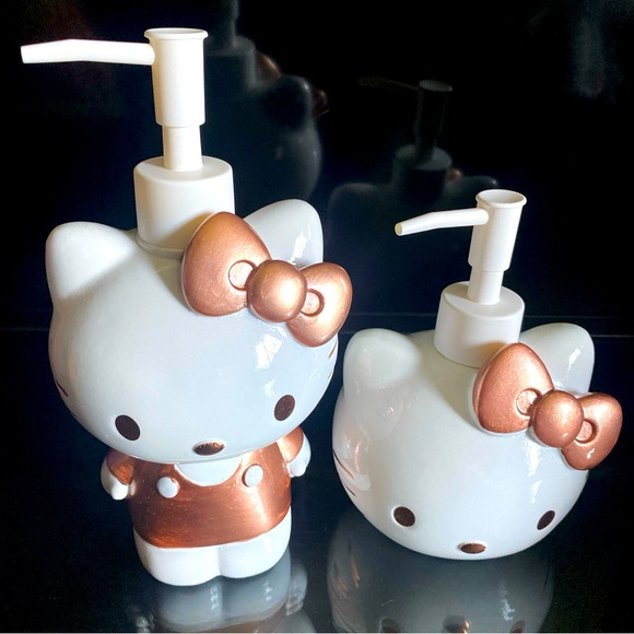 NWT Sanrio Hello Kitty Soap Dispenser Set - Picture 1 of 7